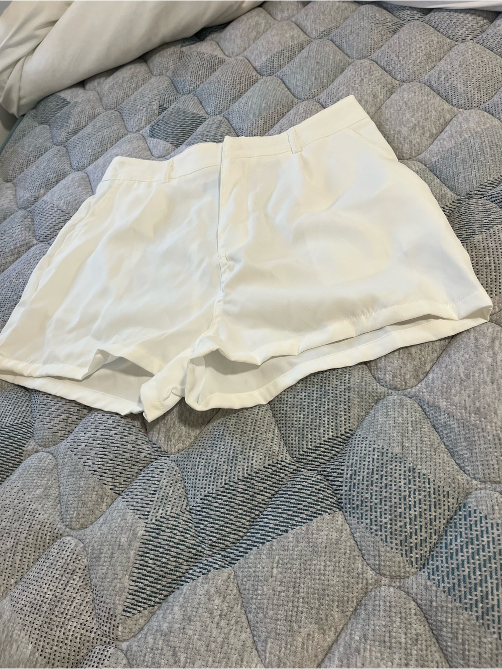 SHEIN White High-Waist Casual Shorts